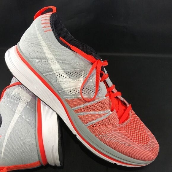NIKE FLYKNIT TRAINER Mens 9,  42.5 Grey Coral Red - Picture 1 of 6